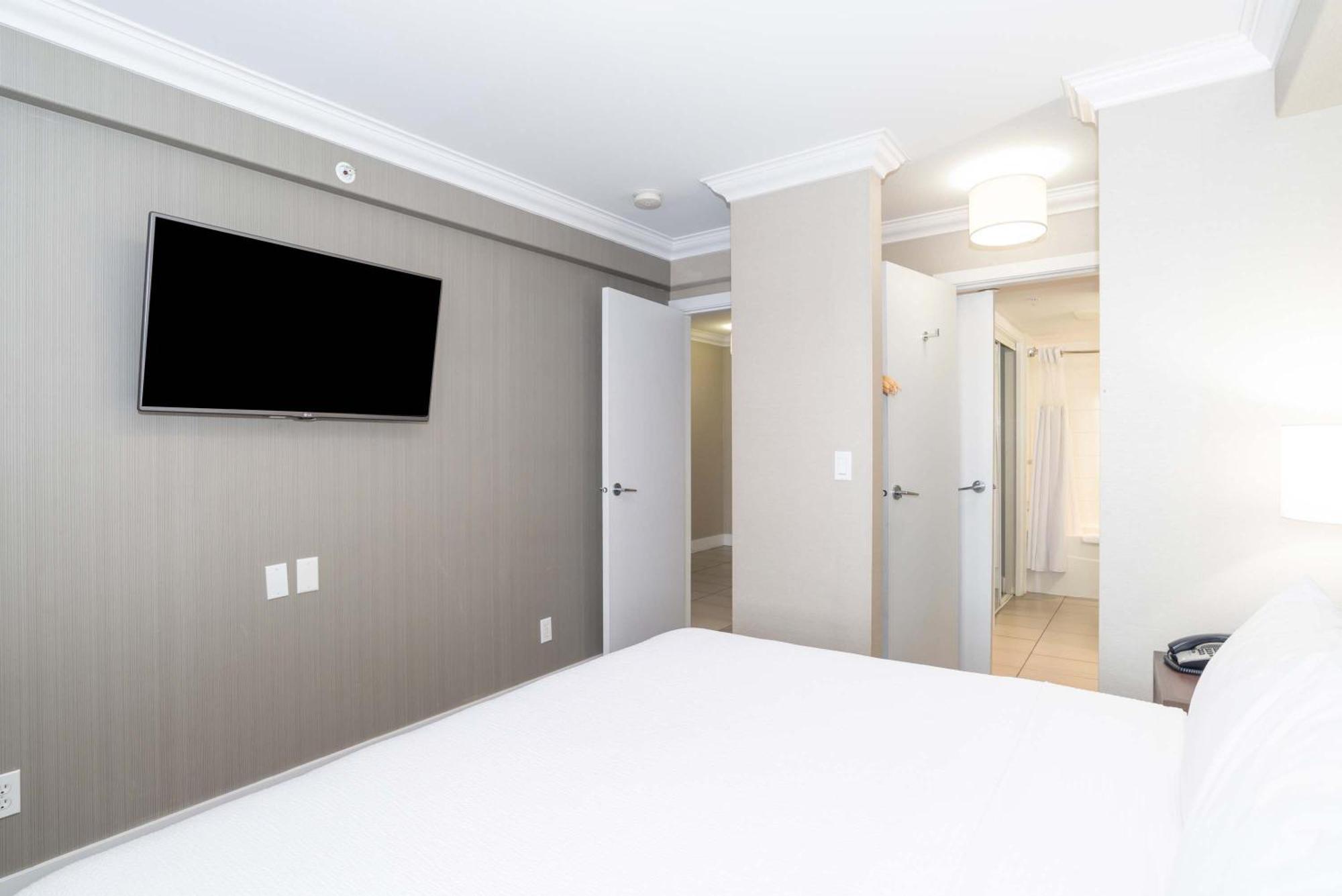 Sandman Hotel And Suites Abbotsford Exterior foto