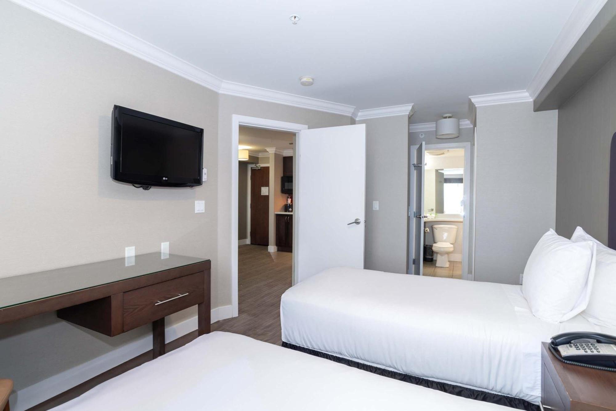 Sandman Hotel And Suites Abbotsford Exterior foto